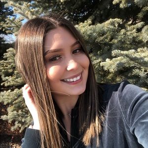 Meet your Posher, Alejandra